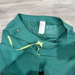 FIGS- NWOT men’s medium set- EUCALYPTUS